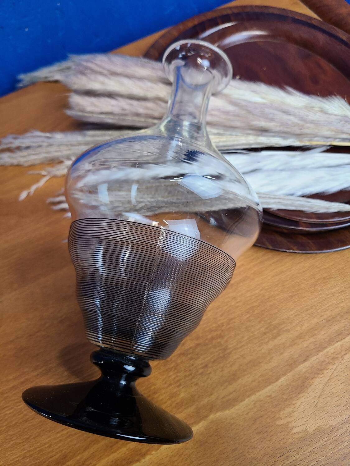 Vase vintage en verre, détails noirs en relief