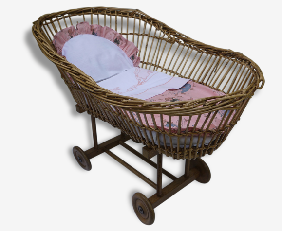 Berceau Ancien En Osier Pour Poupee Avec Ses Roues En Bois Selency Berceau Ancien En Osier Pour Poupee Avec Ses Roues En Bois Selency