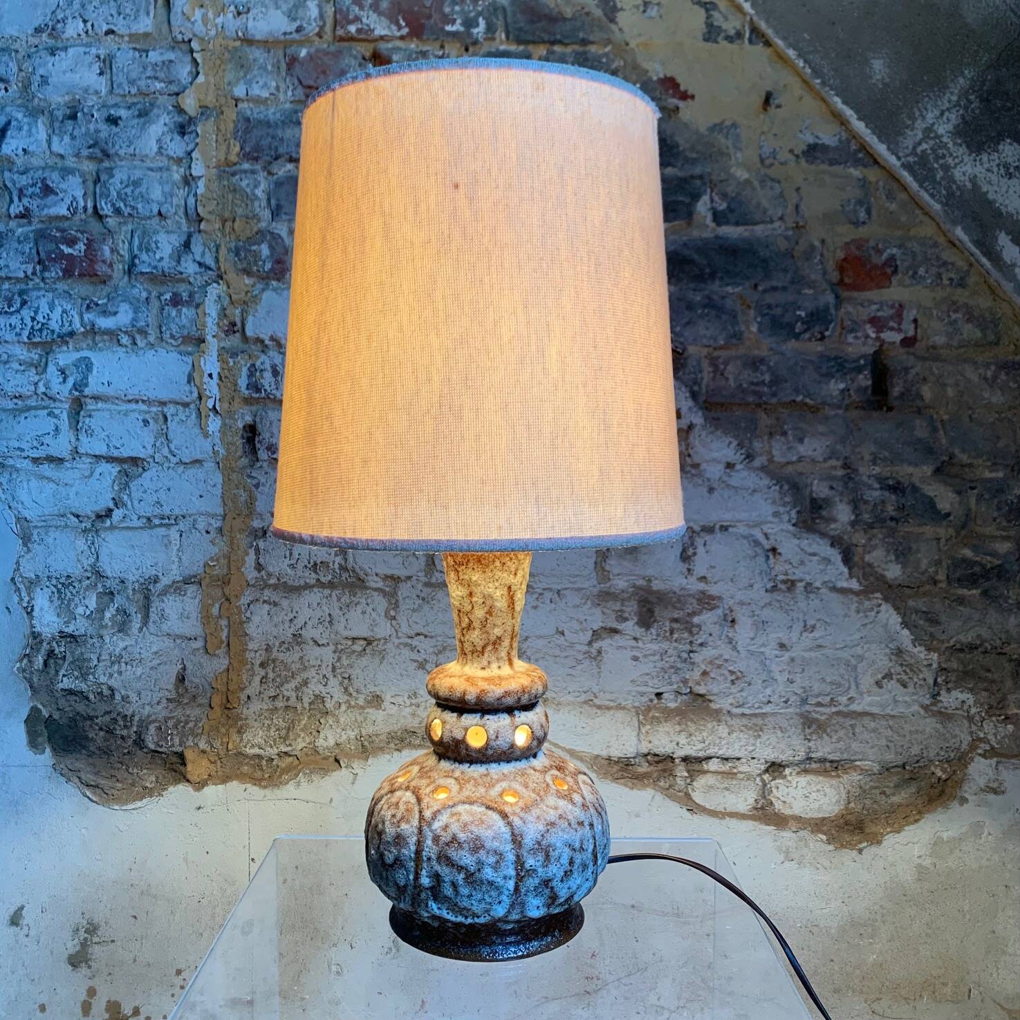 “Fat lava” ceramic lamp from the 60s.