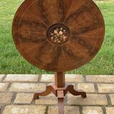 Pedestal table