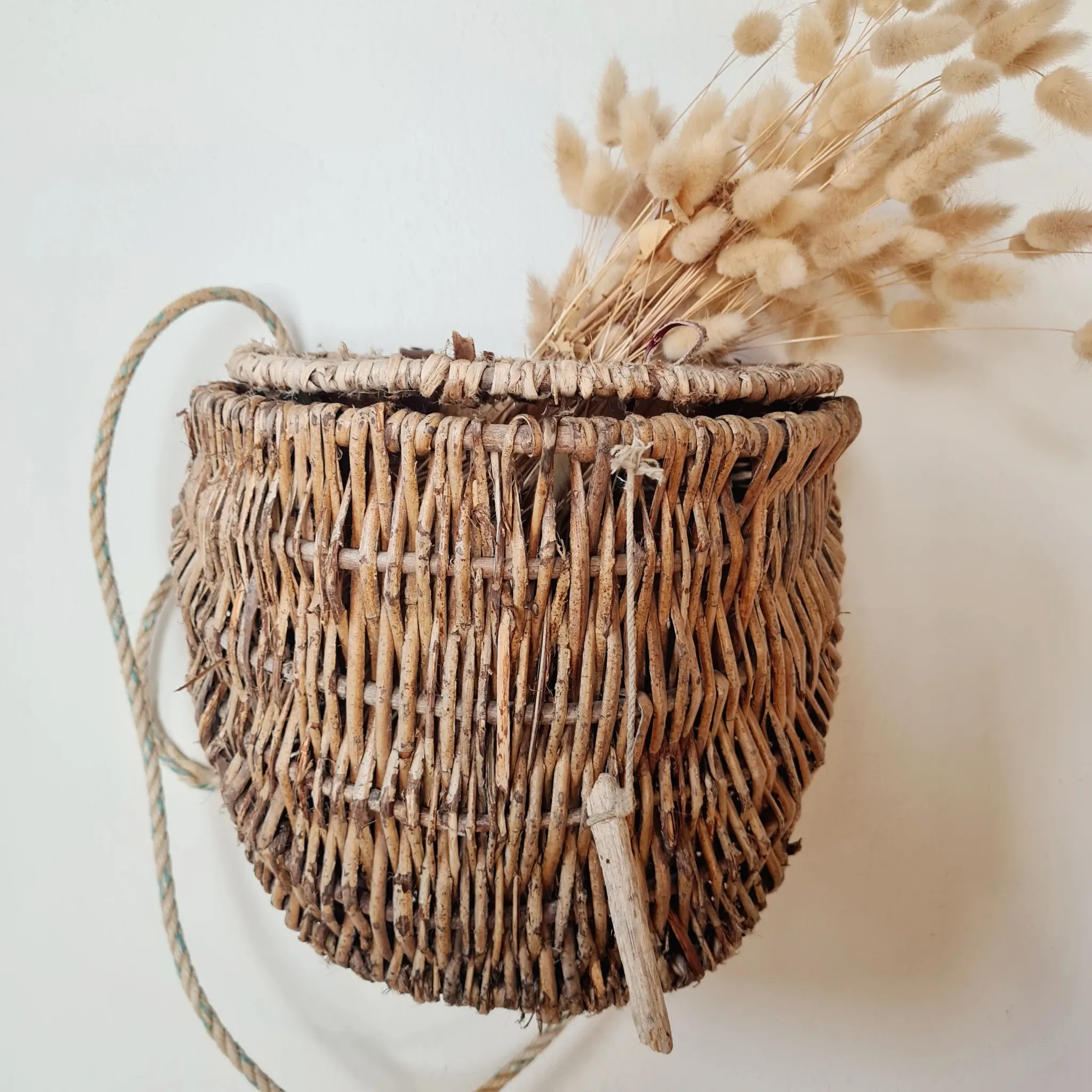Vintage woven wicker fisherman's bag – Wall rattan basket