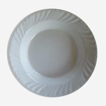 Plat ancien en porcelaine blanche XVIIIème