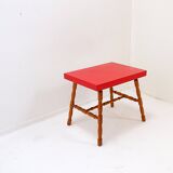 Small side table with turned legs and red top - Josco, made in Belgium - 1950s