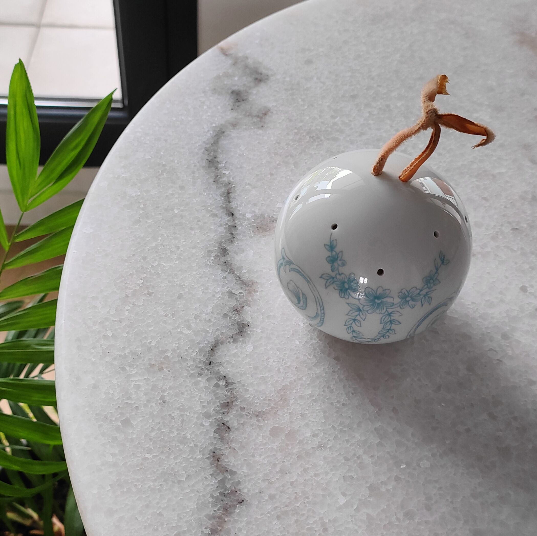 Vintage perfume diffuser