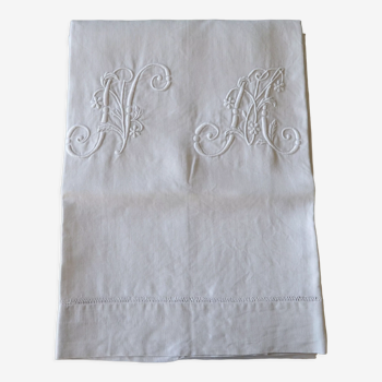 Drap ancien en lin brodé