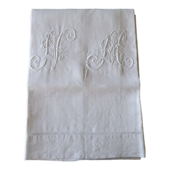 Drap ancien en lin brodé