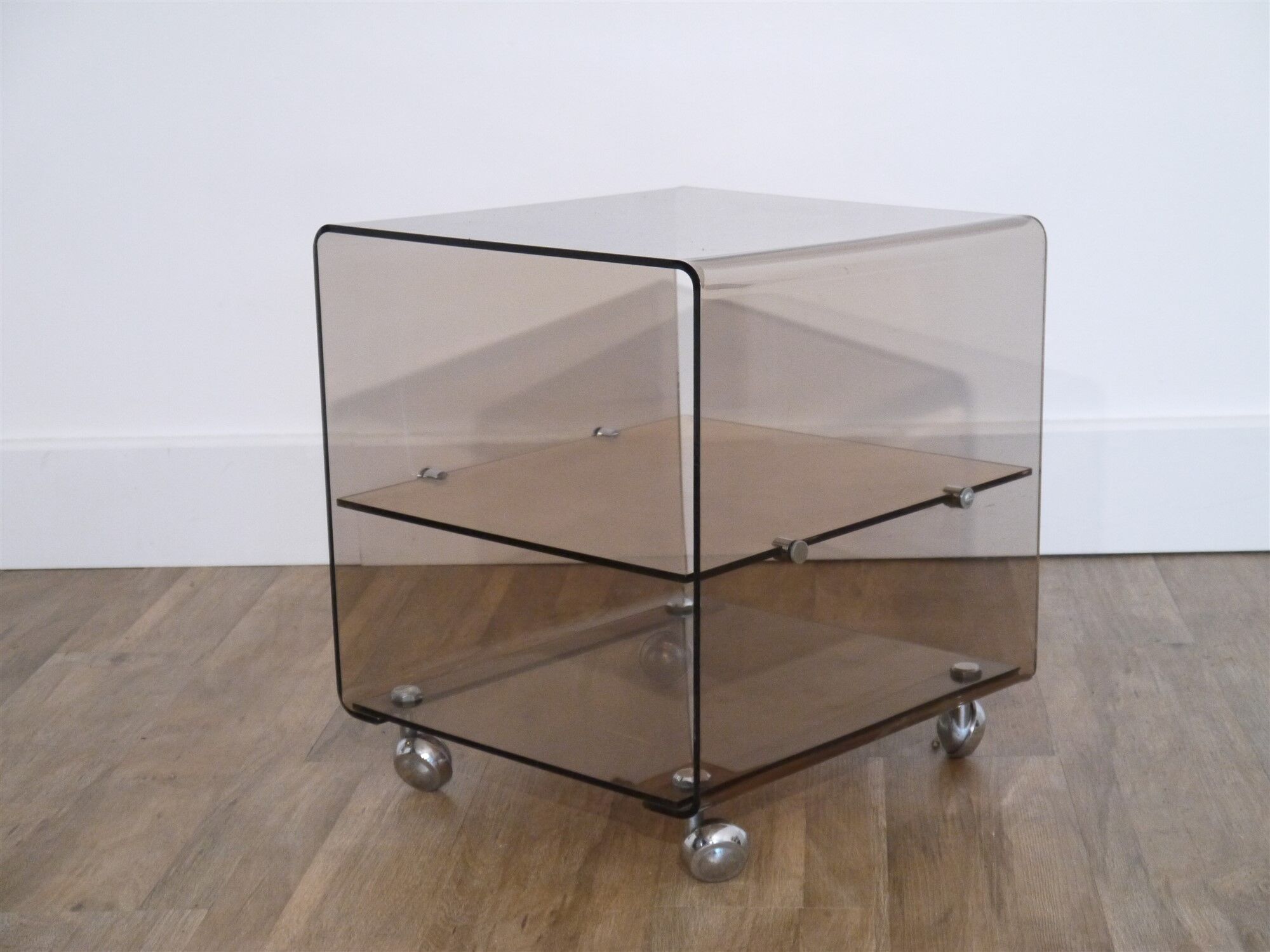 Desserte roulante en altuglas par Michel Dumas pour roche bobois 1970