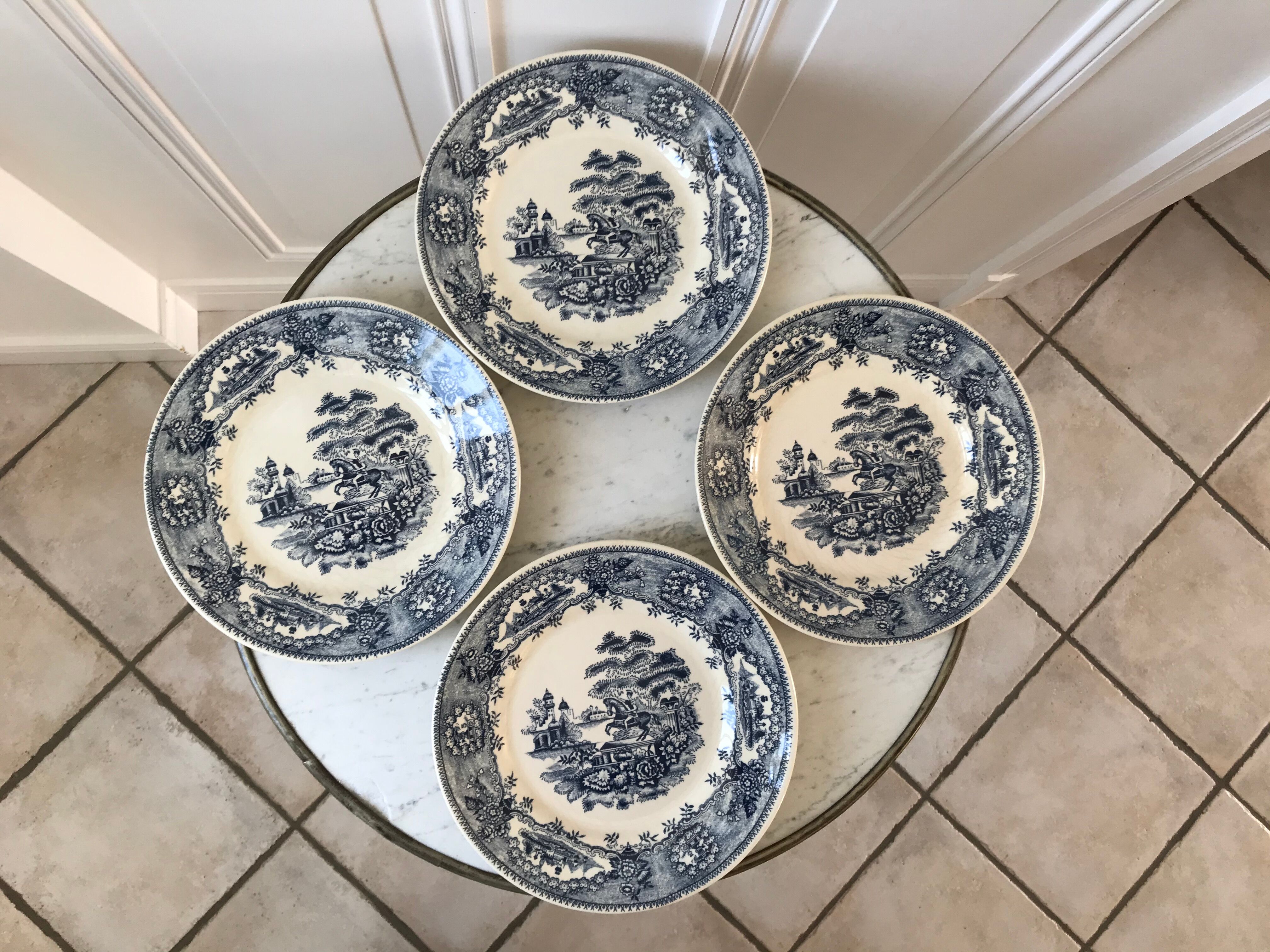 Set of 4 flat plates English style 60s