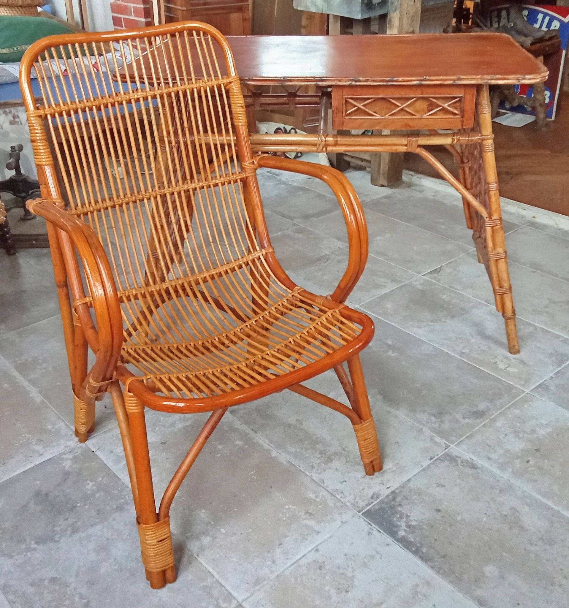 Bureau et fauteuil vintage en rotin