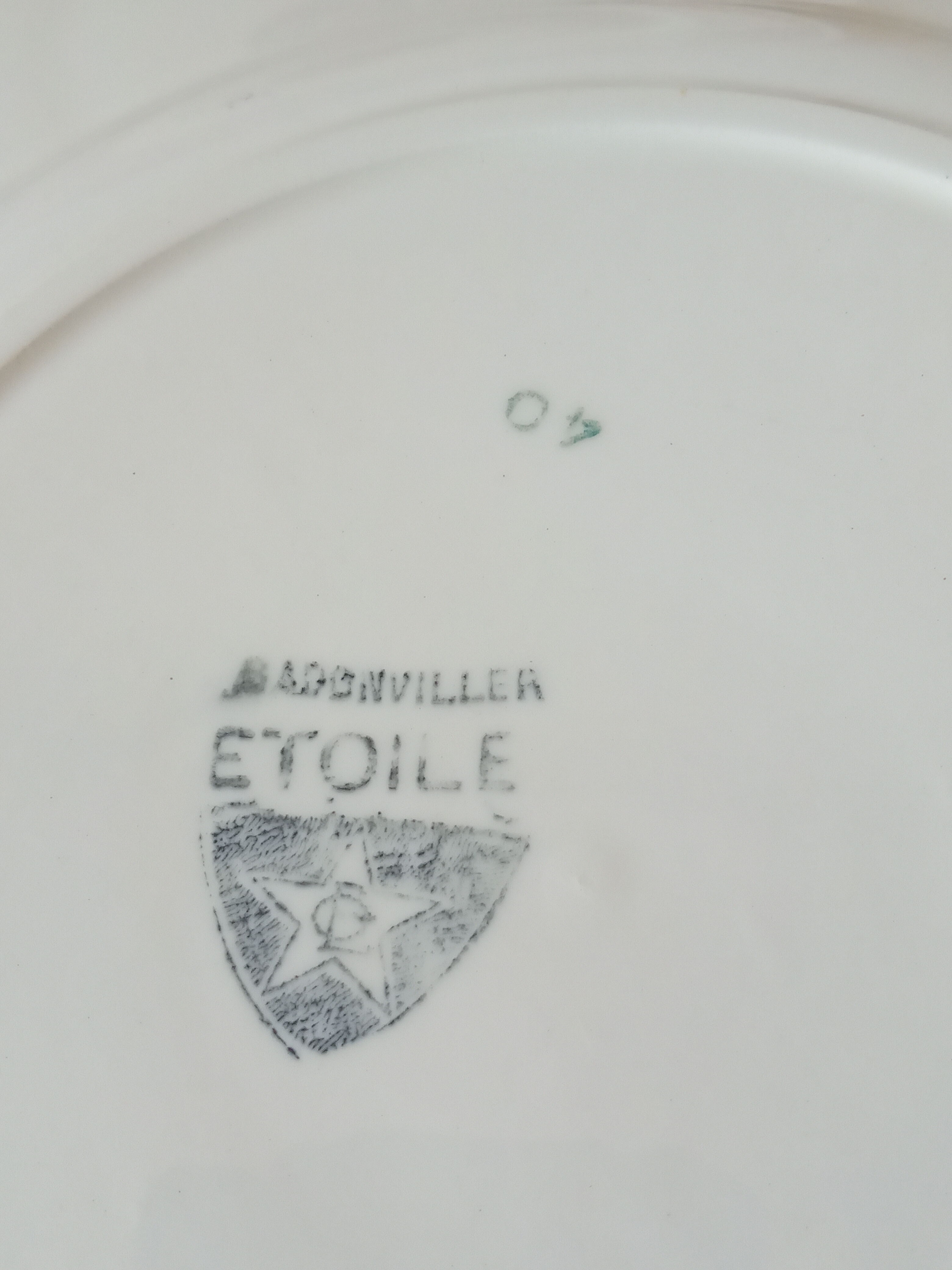Six plates of Badonviller Art Deco