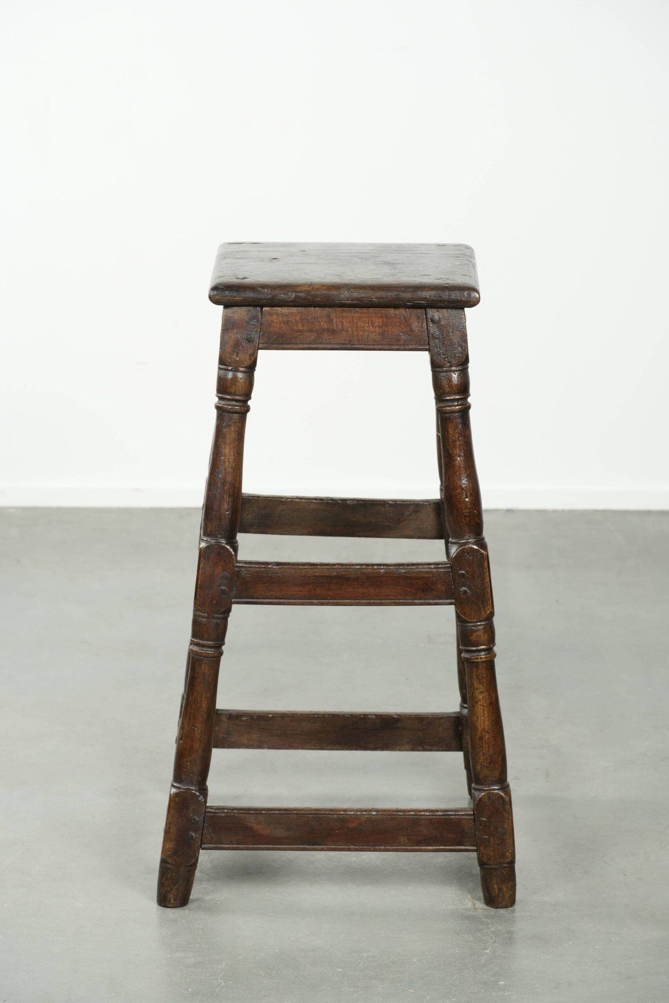 Tabouret en chêne anglais ancien / tabouret à joints du XVIIIe siècle