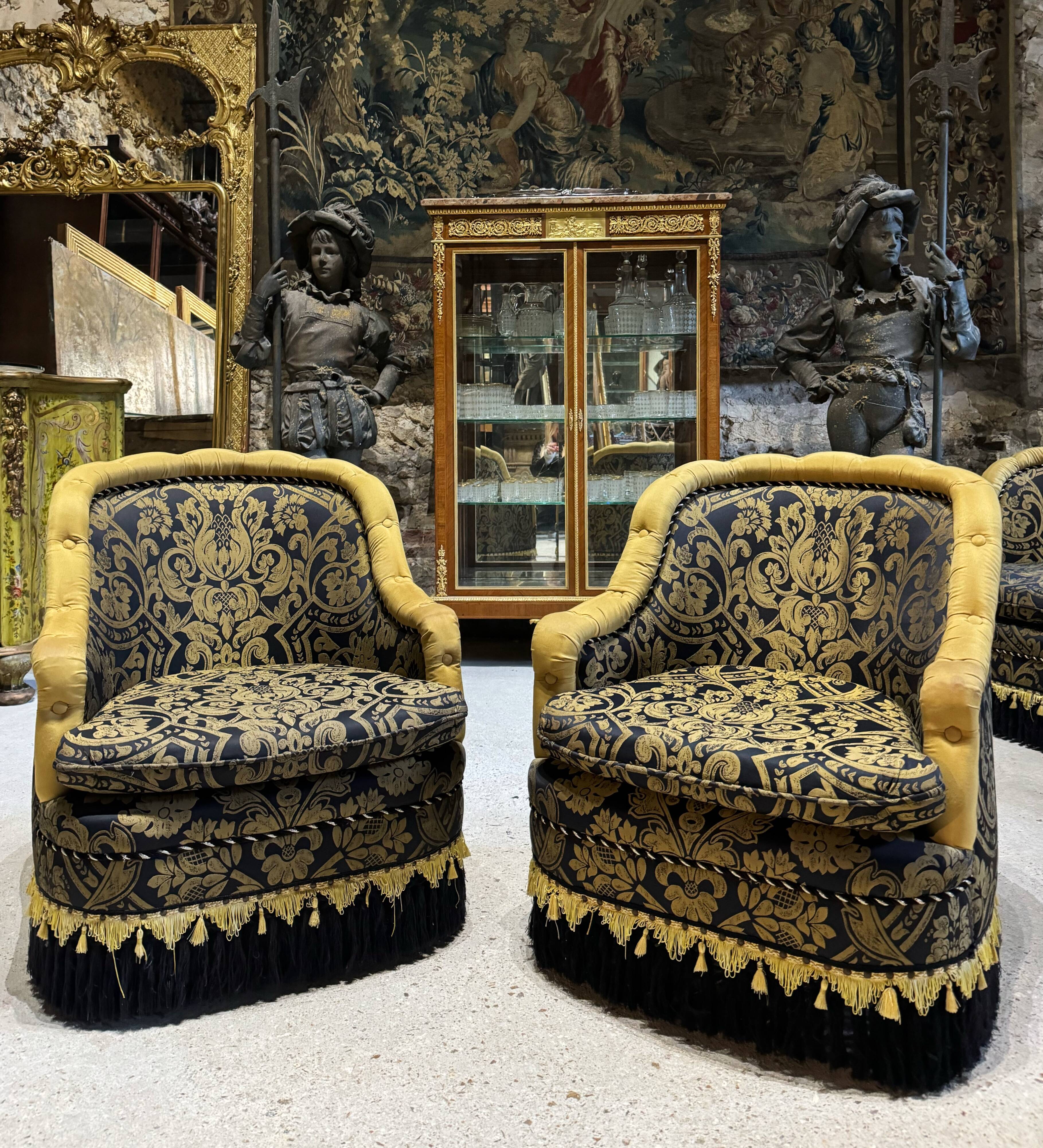 Napoleon III style living room with floral decoration