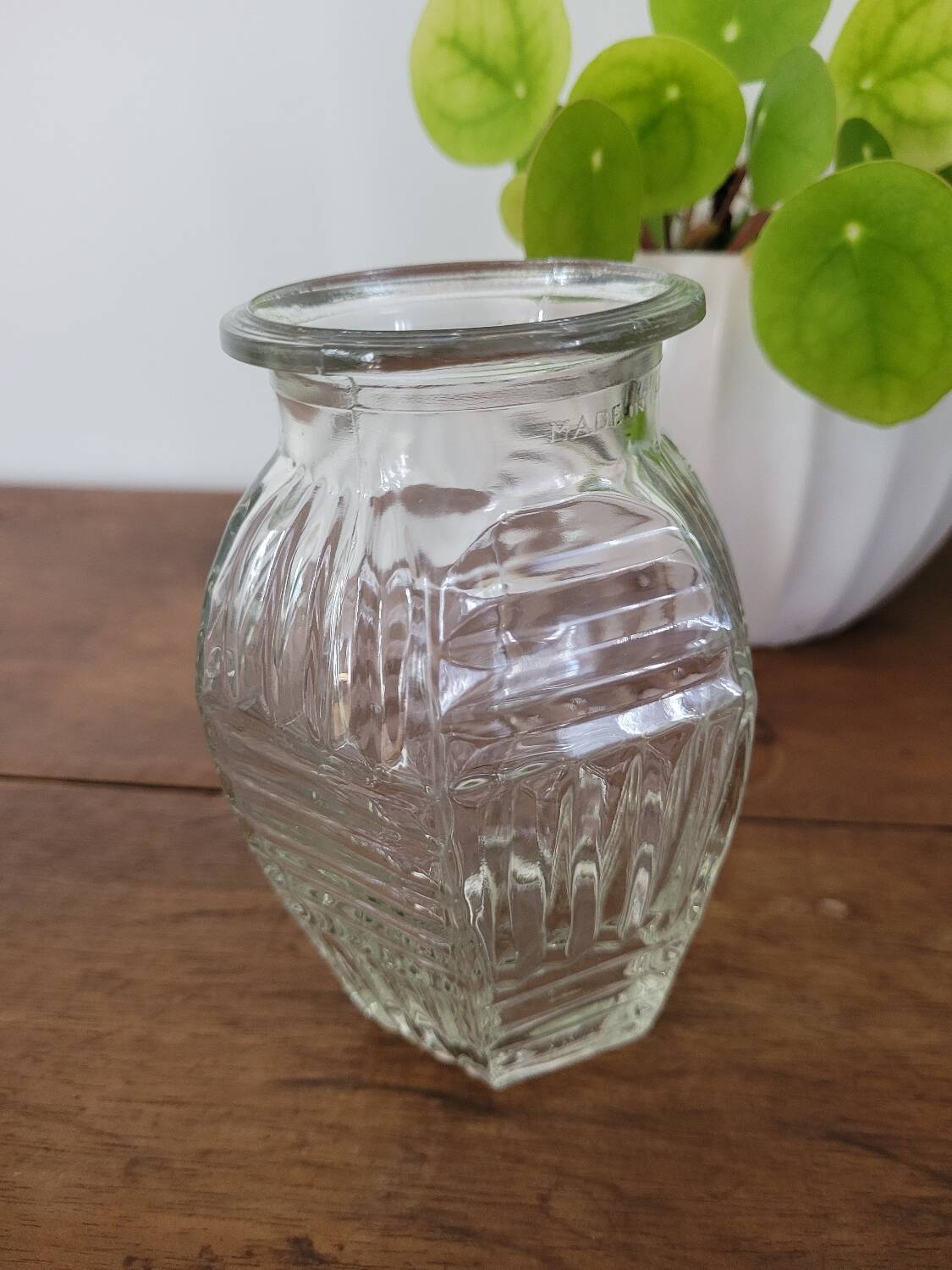 Petit vase à bulbe en verre années 70