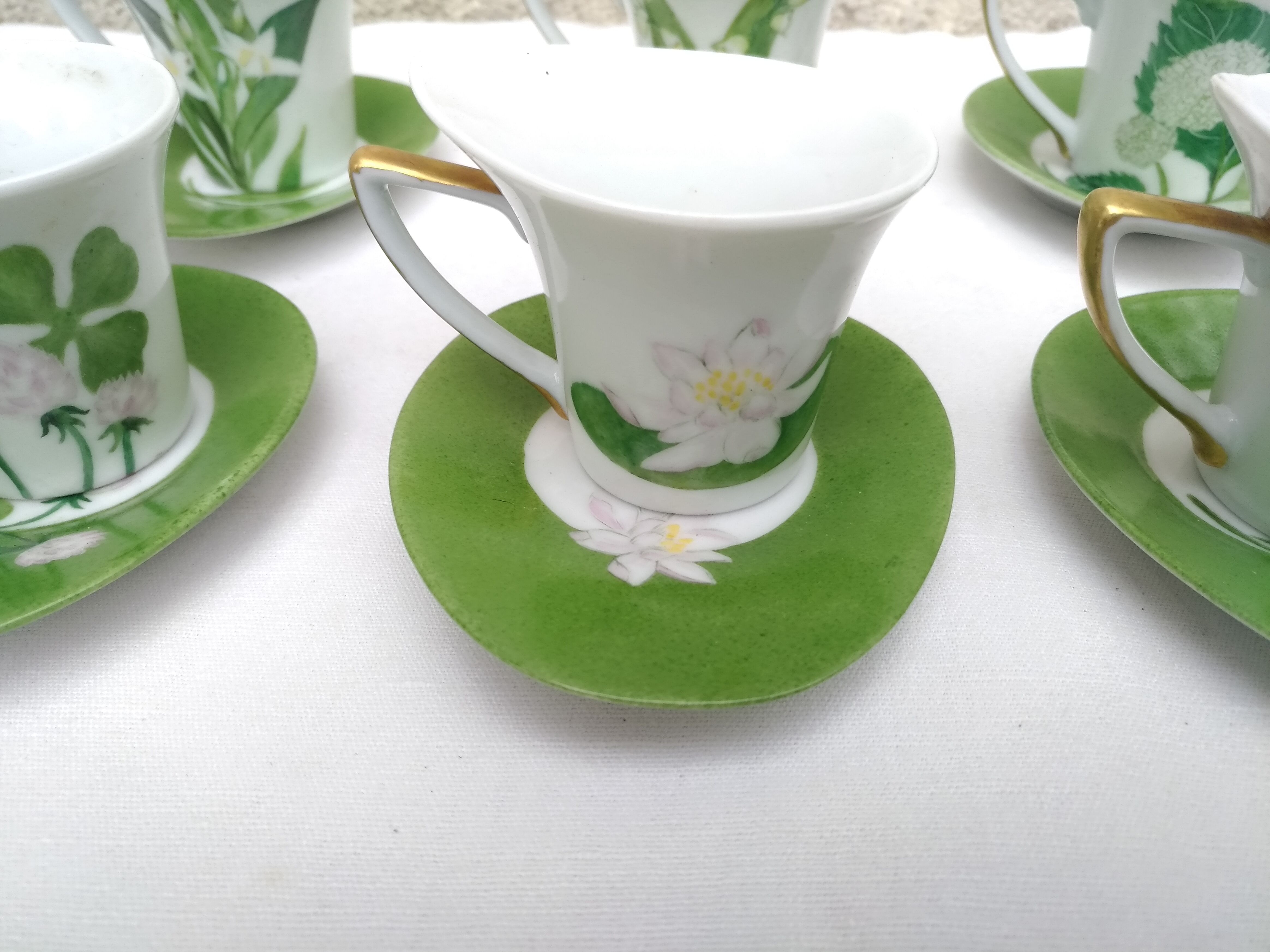 6 Tasse a café en porcelaine blanche a decor floral