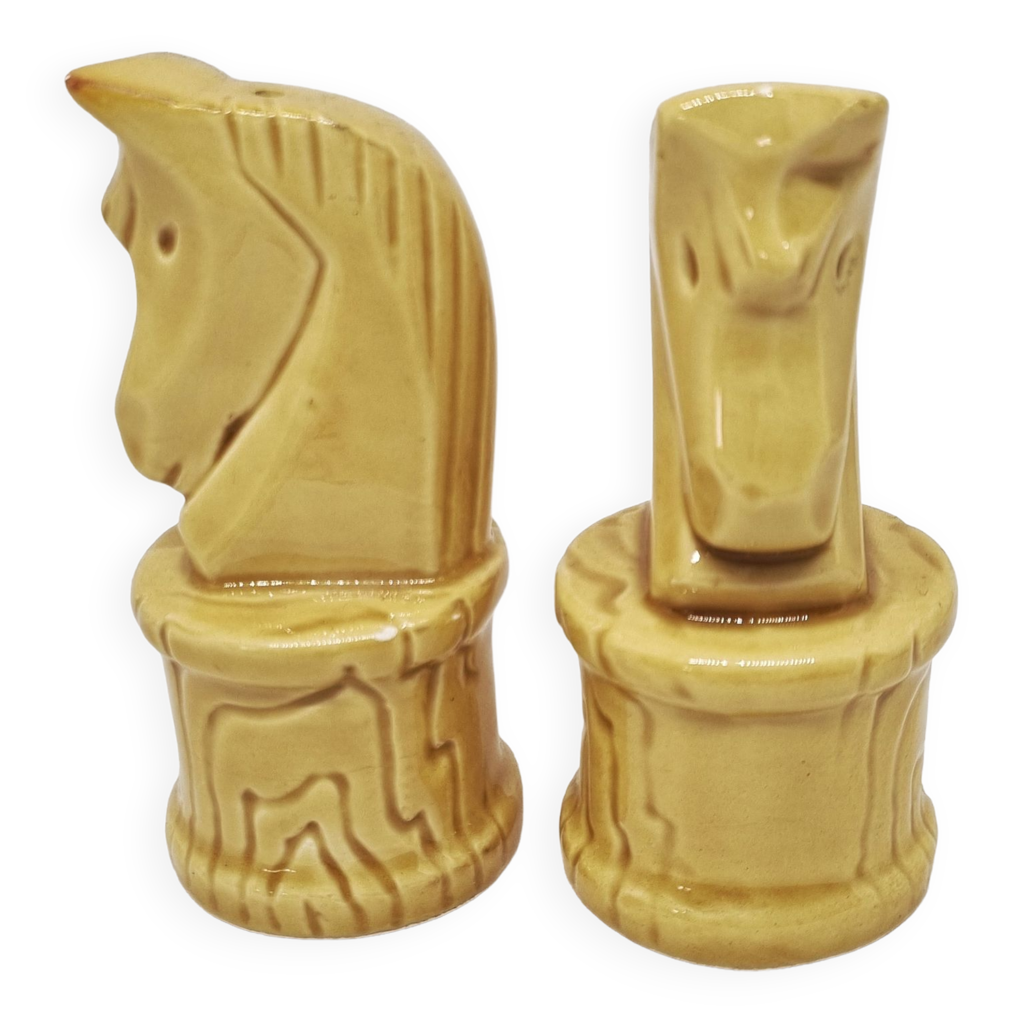 Pepper and salt shaker