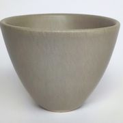 Bol en porcelaine signé