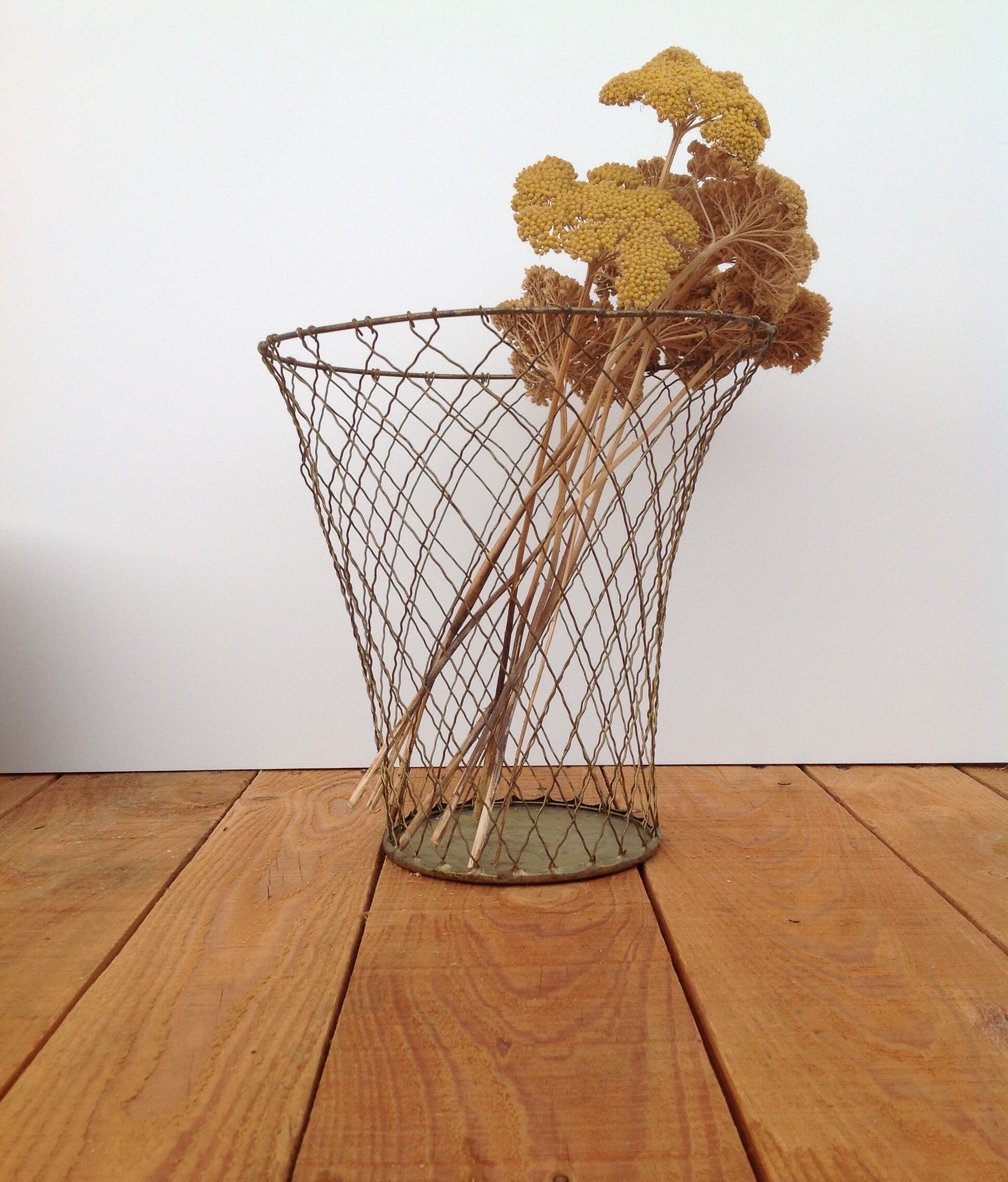 Wastepaper basket