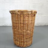 Round wicker basket