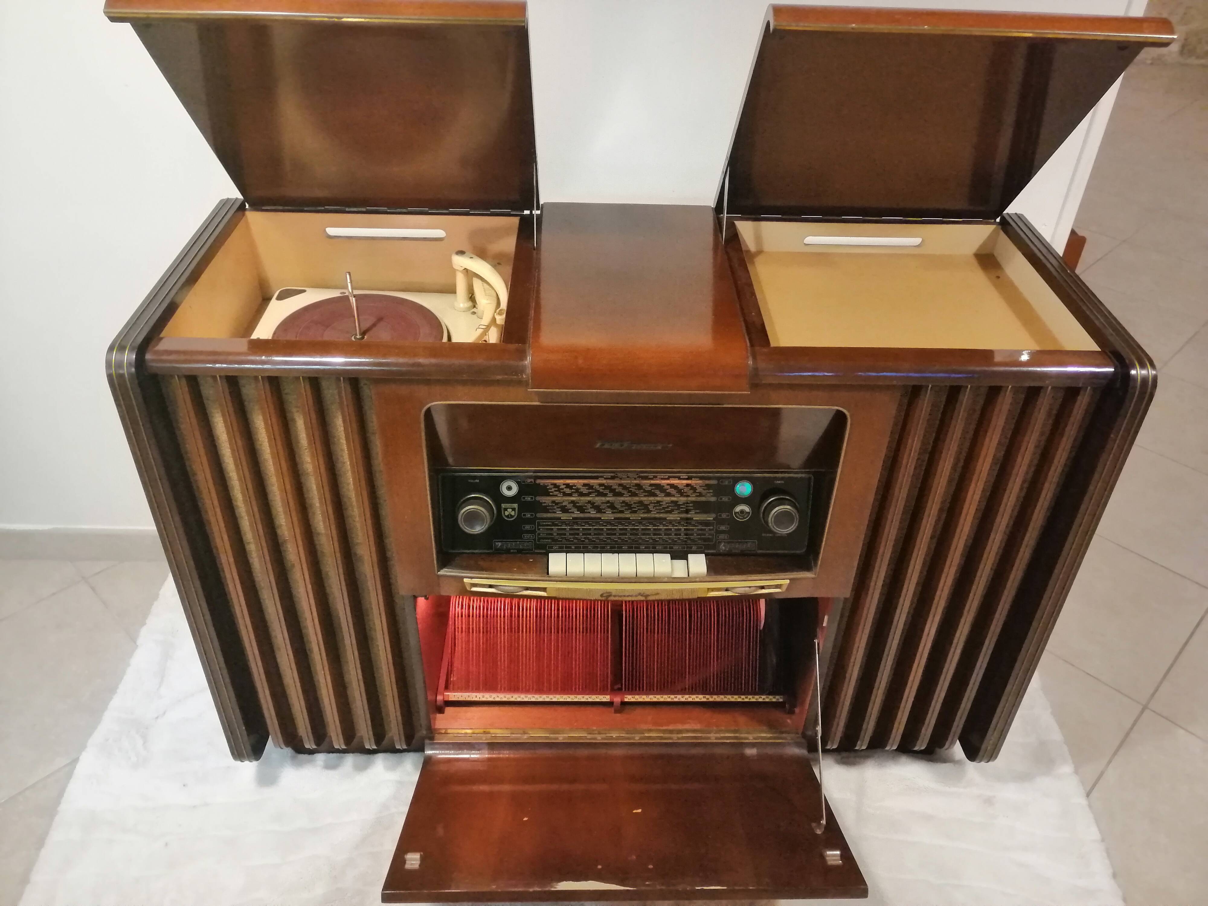 Grundig 3D sound hifi furniture