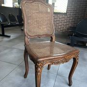 Lot de 6 chaises Louis XV cannees en noyer