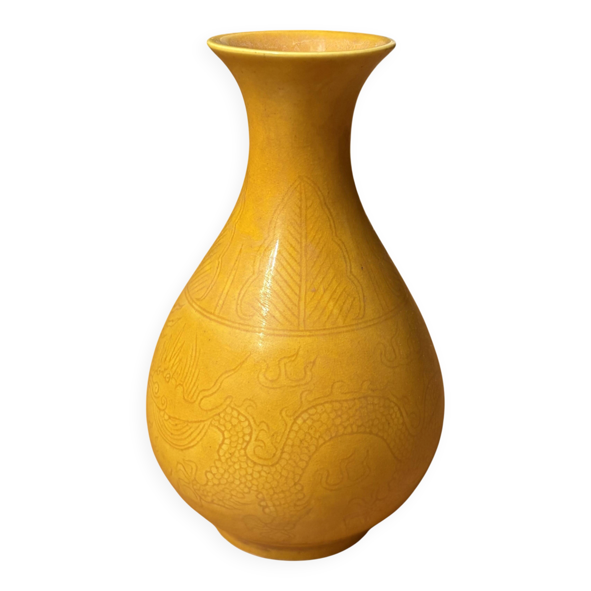 Monochrome yellow incised porcelain vase - China Qing Dynasty
