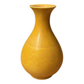 Monochrome yellow incised porcelain vase - China Qing Dynasty
