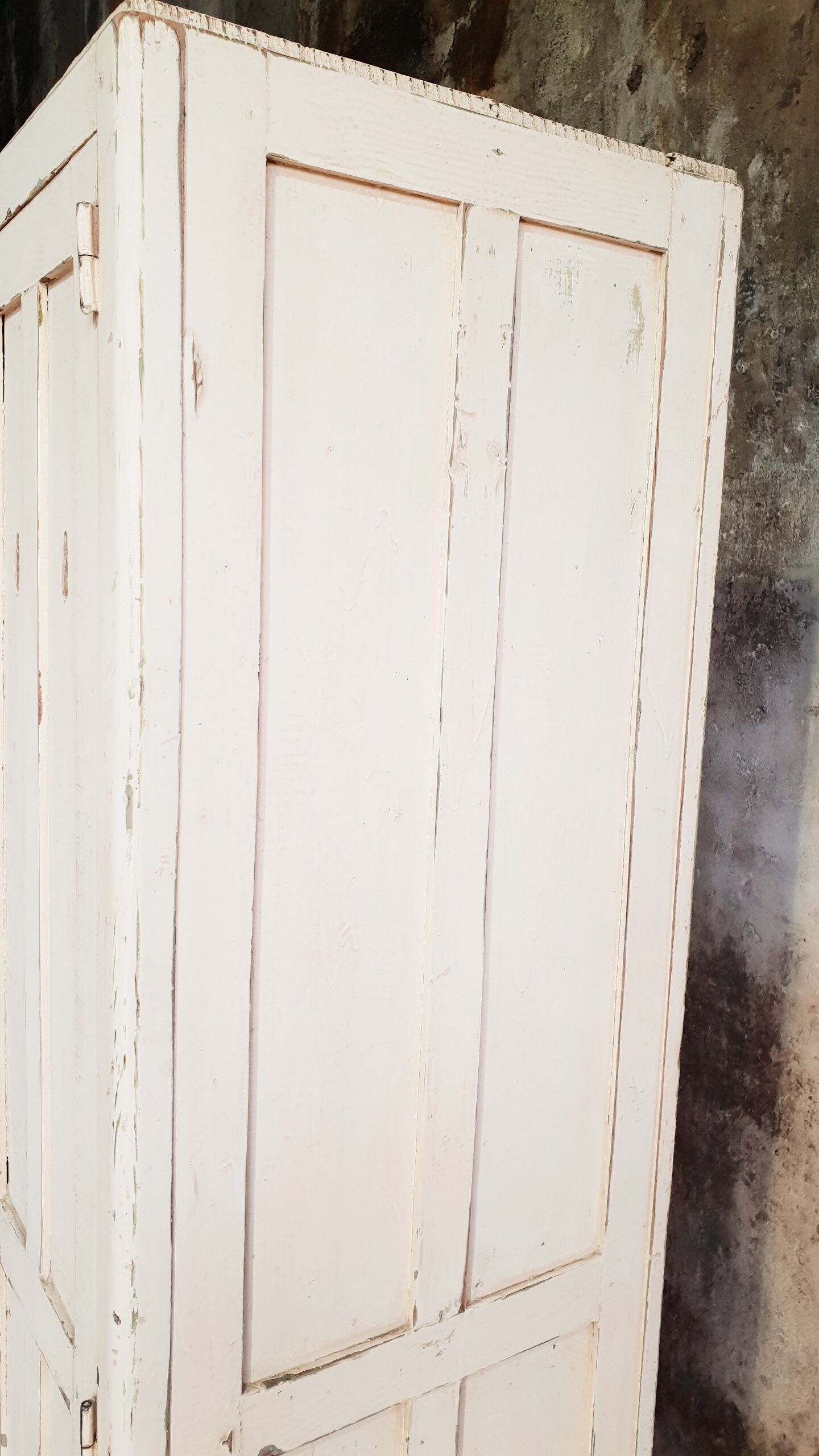 Armoire vintage