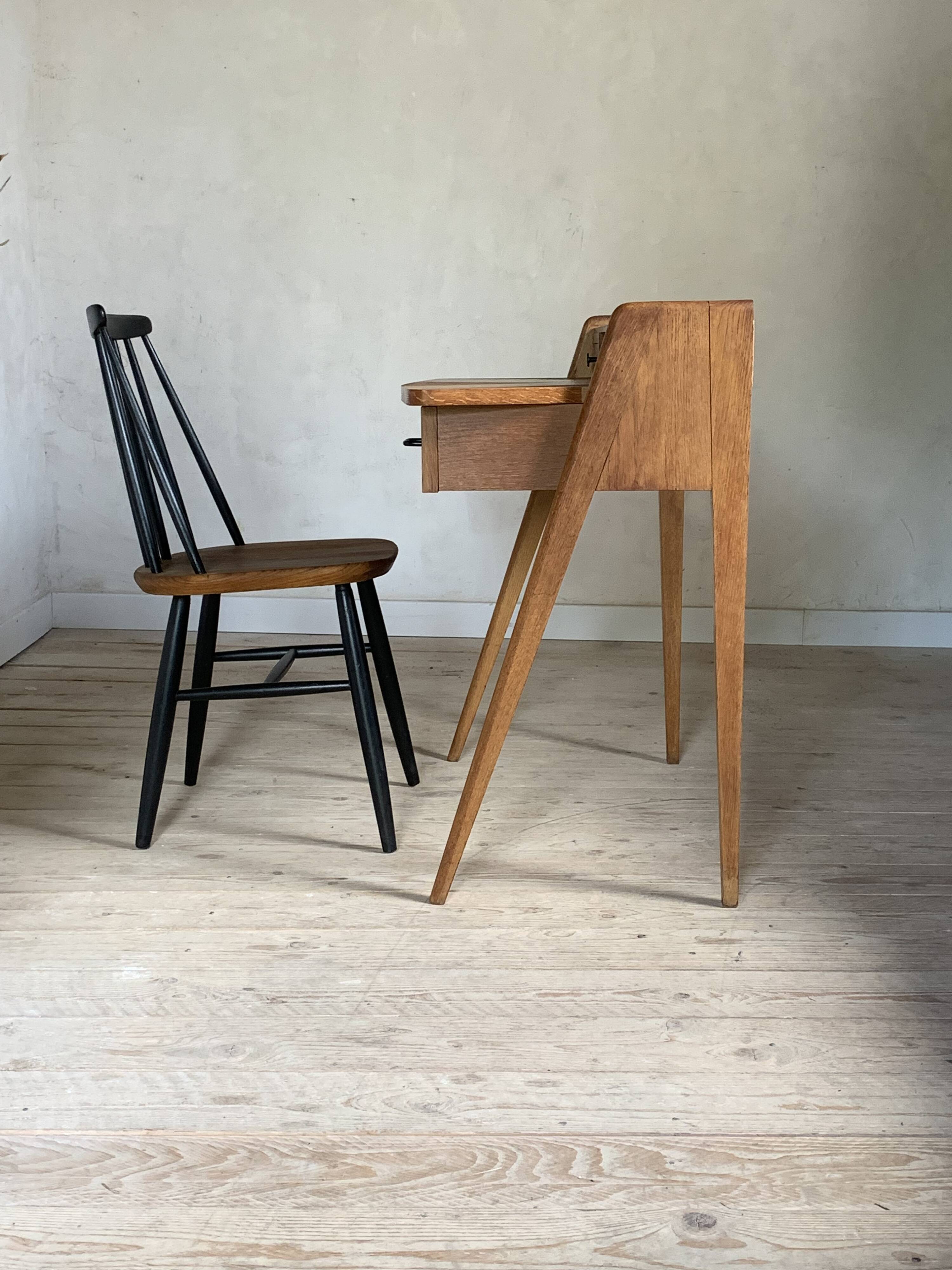 Foot oak writing desk