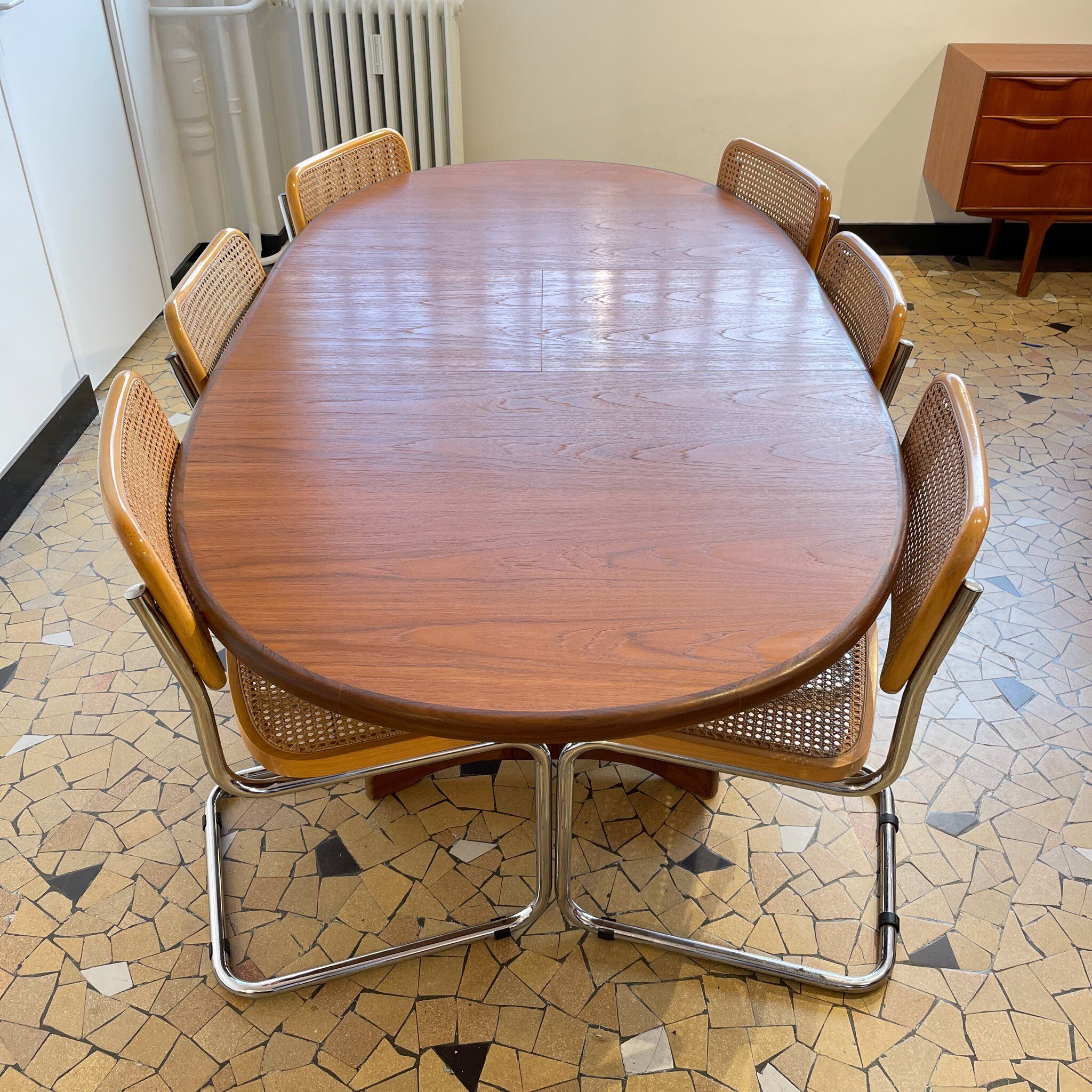 Oval table Gplan "fishtail"