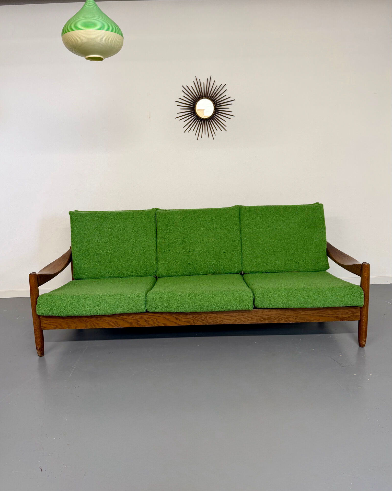 Vintage 3-seater canapé in solid oak with boucle fabric, Scandinavian design from the 70s.