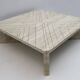 Table basse italienne en travertin avec incrustations en laiton, années 70