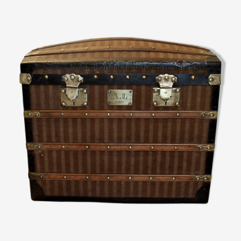 Curved trunk chest storage wood and canvas to scratches