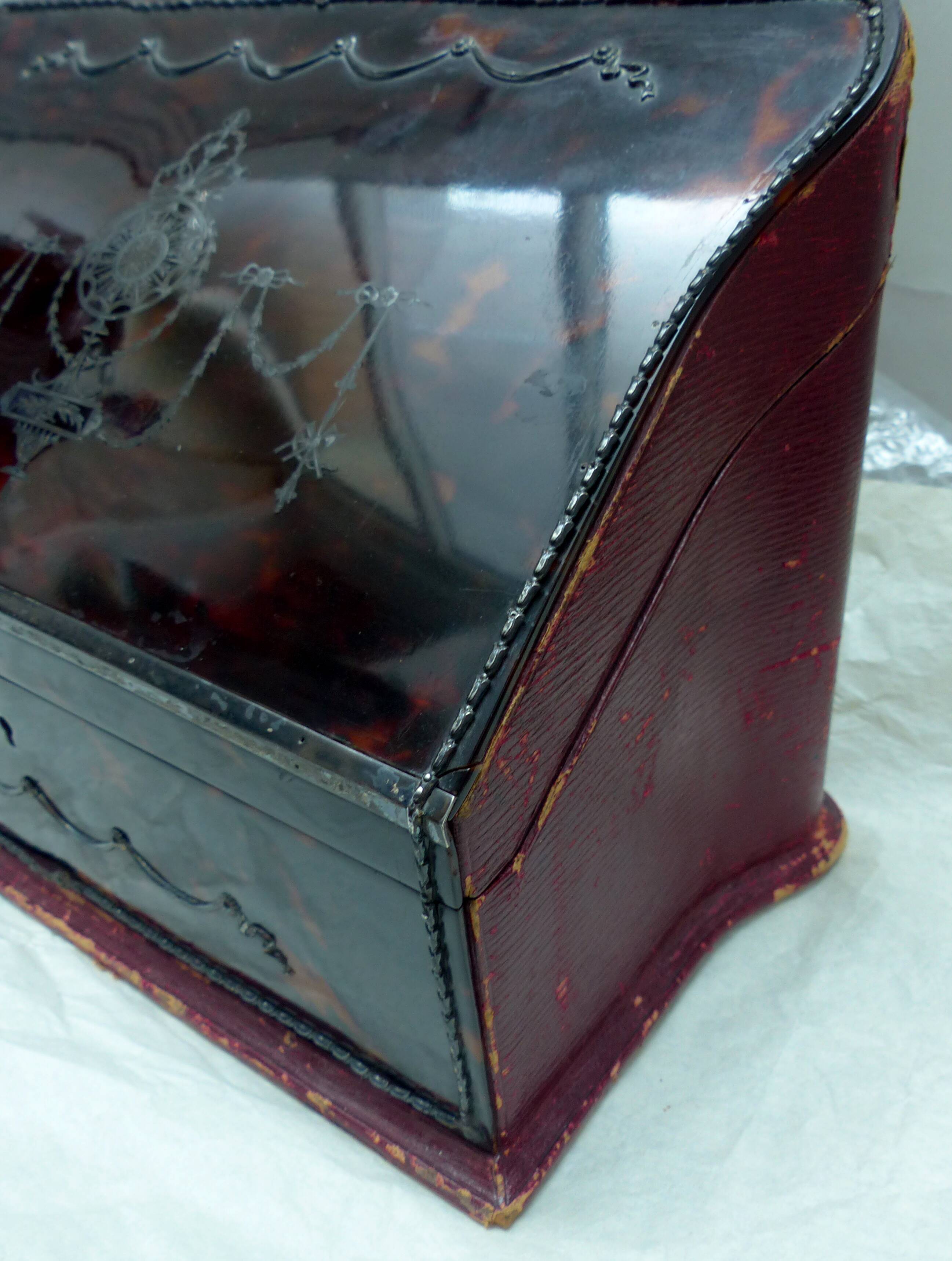 Silver and scale mail box