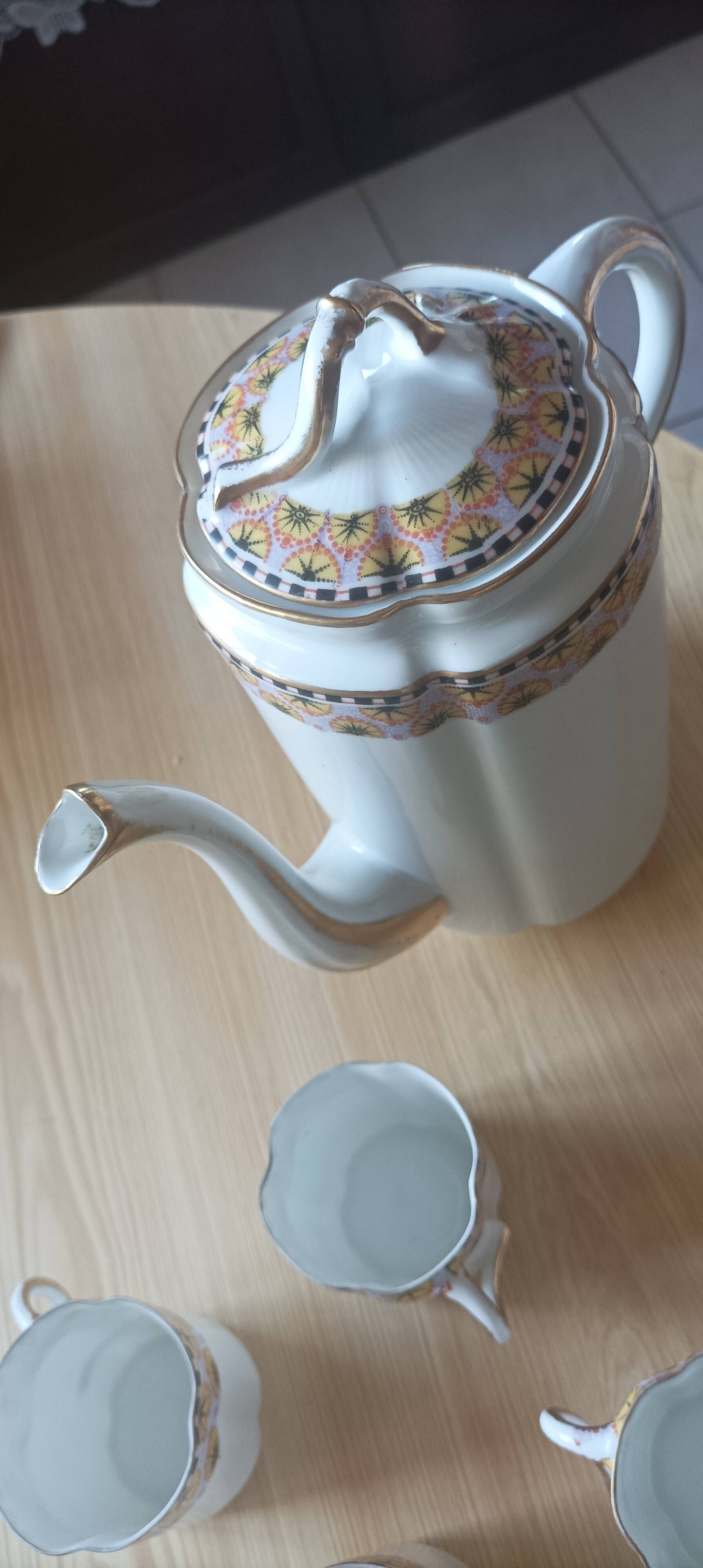 Chabrol and Poirier coffee pot and 4 cups 1915