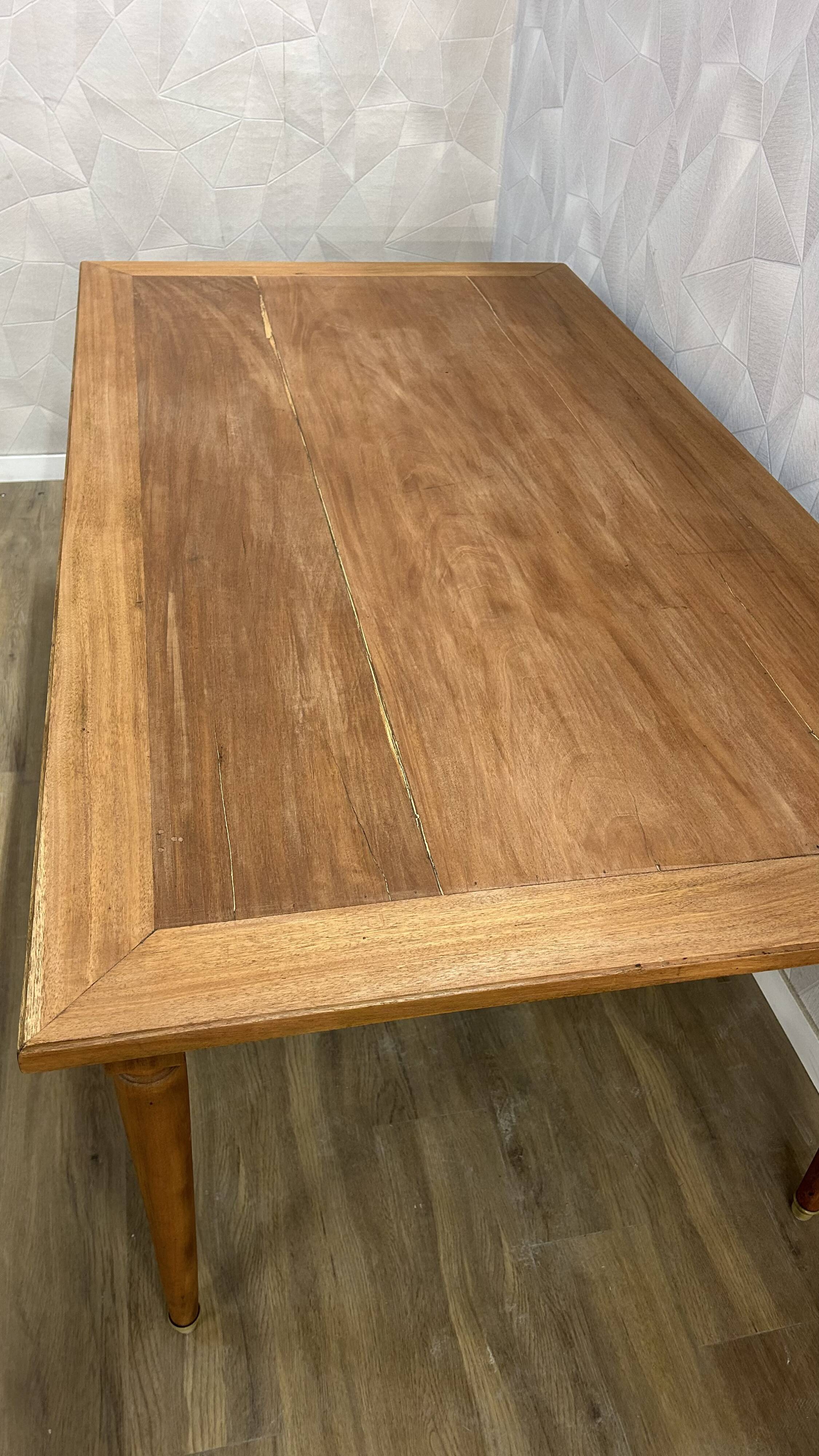 Dining table with tapered legs and solid exotic wood