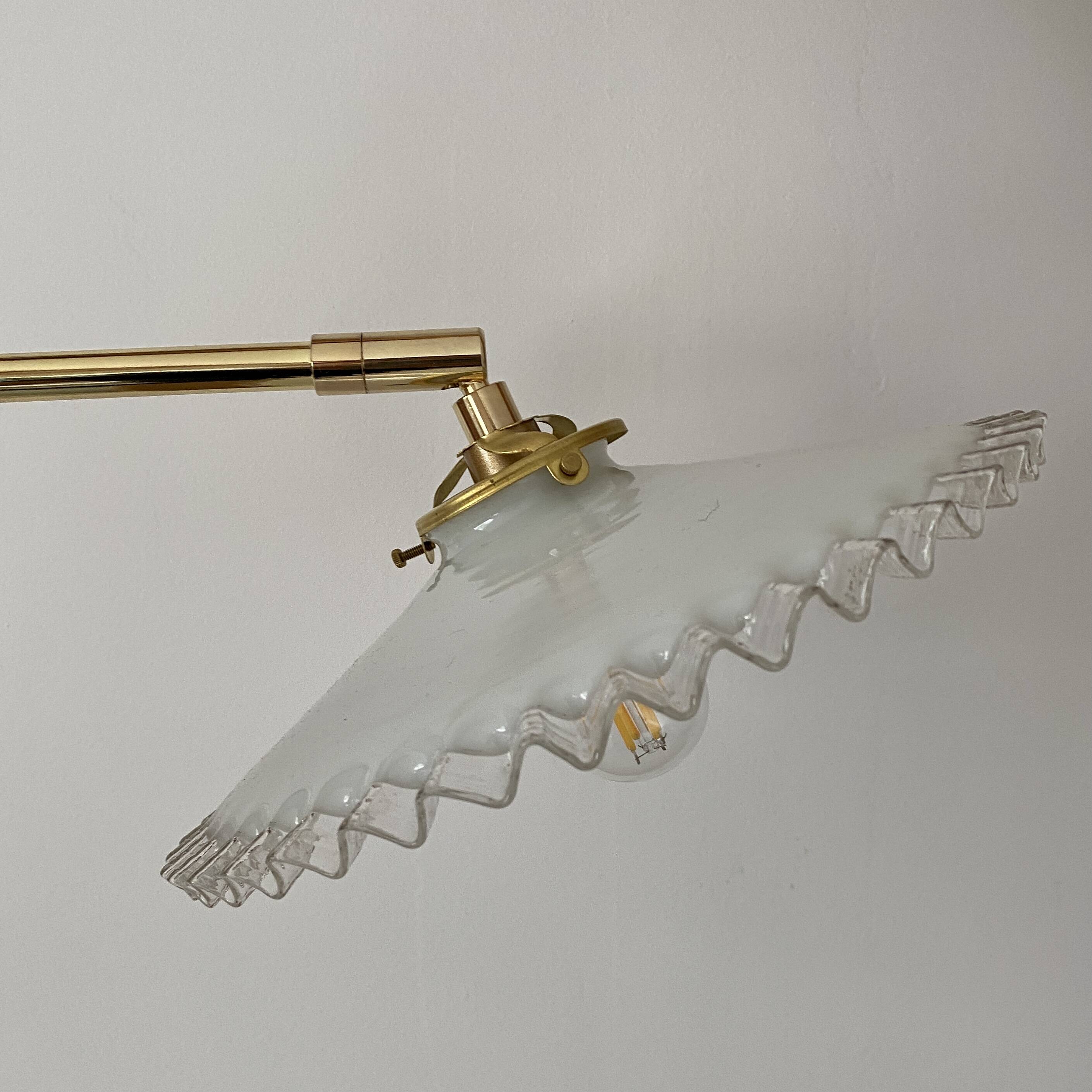 Applique abat-jour vintage en opaline blanche