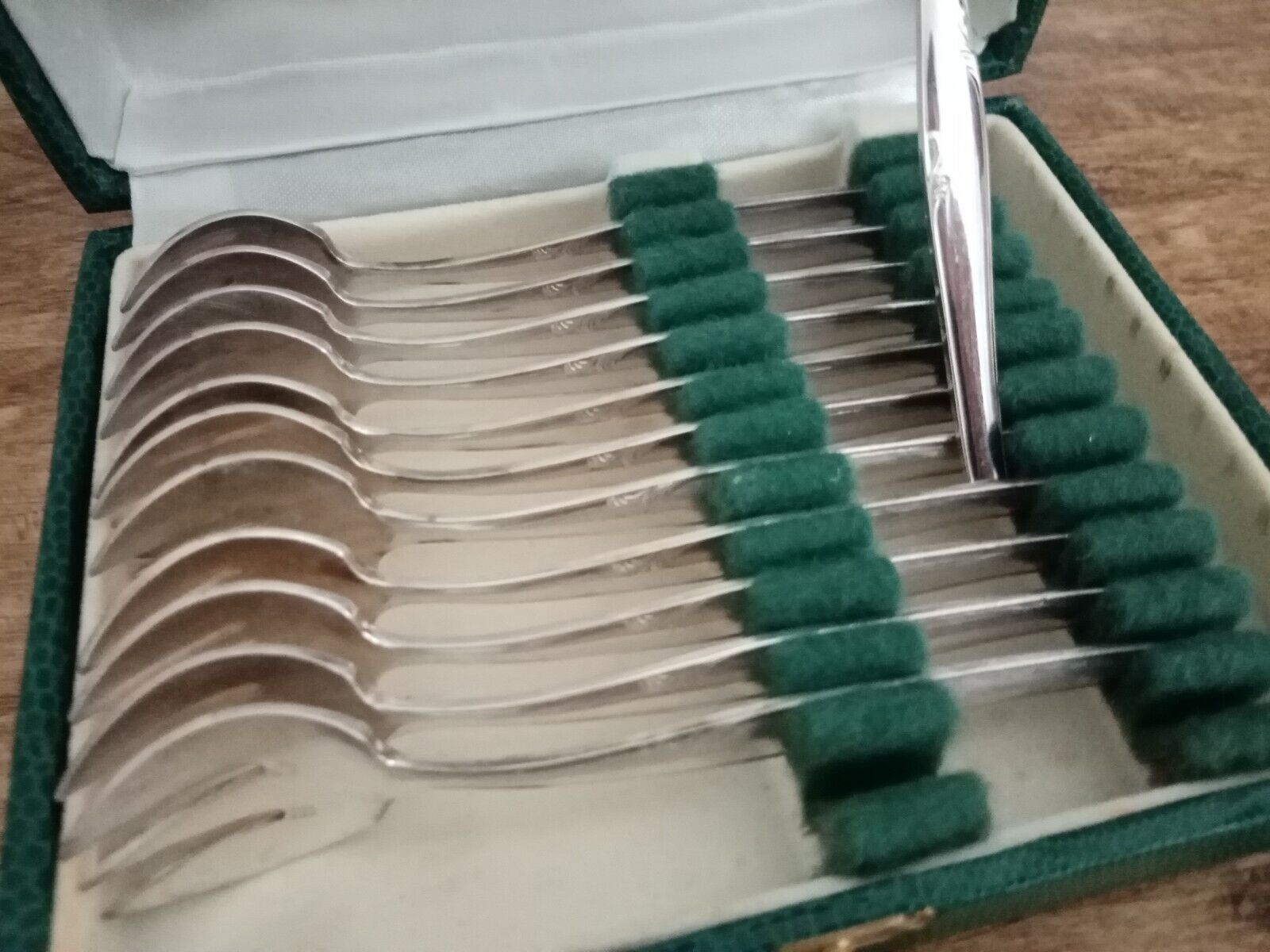 12 silver metal oyster forks art nouveau decorations