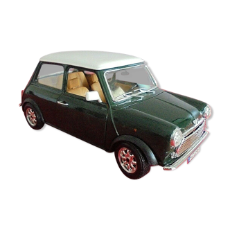 Voiture miniature Burago Mini Cooper vert foncé toit blanc 1/16e