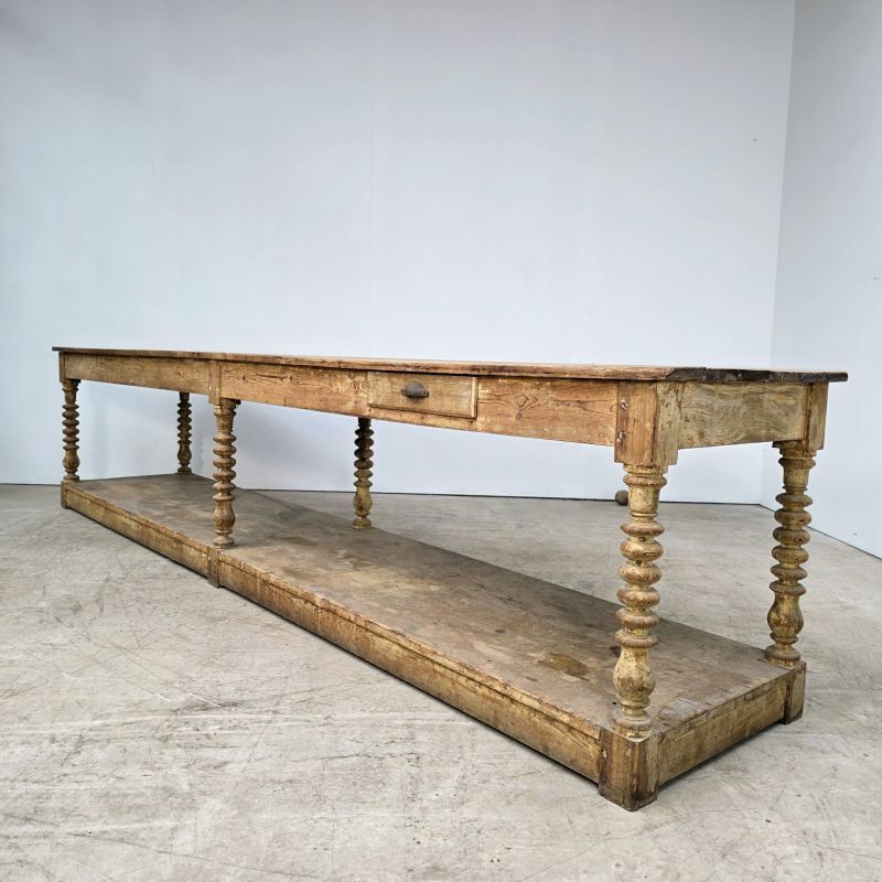Large draper's table from the 19th century.