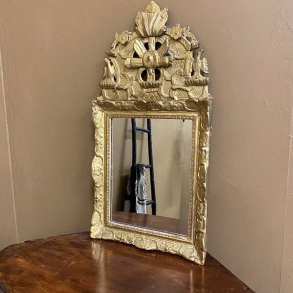 Petit miroir ancien en bois doré, style régence