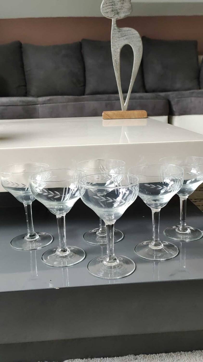 Lot 6 art décor champagne glasses, 1920s. chiseled ears of wheat/transverse lines motifs