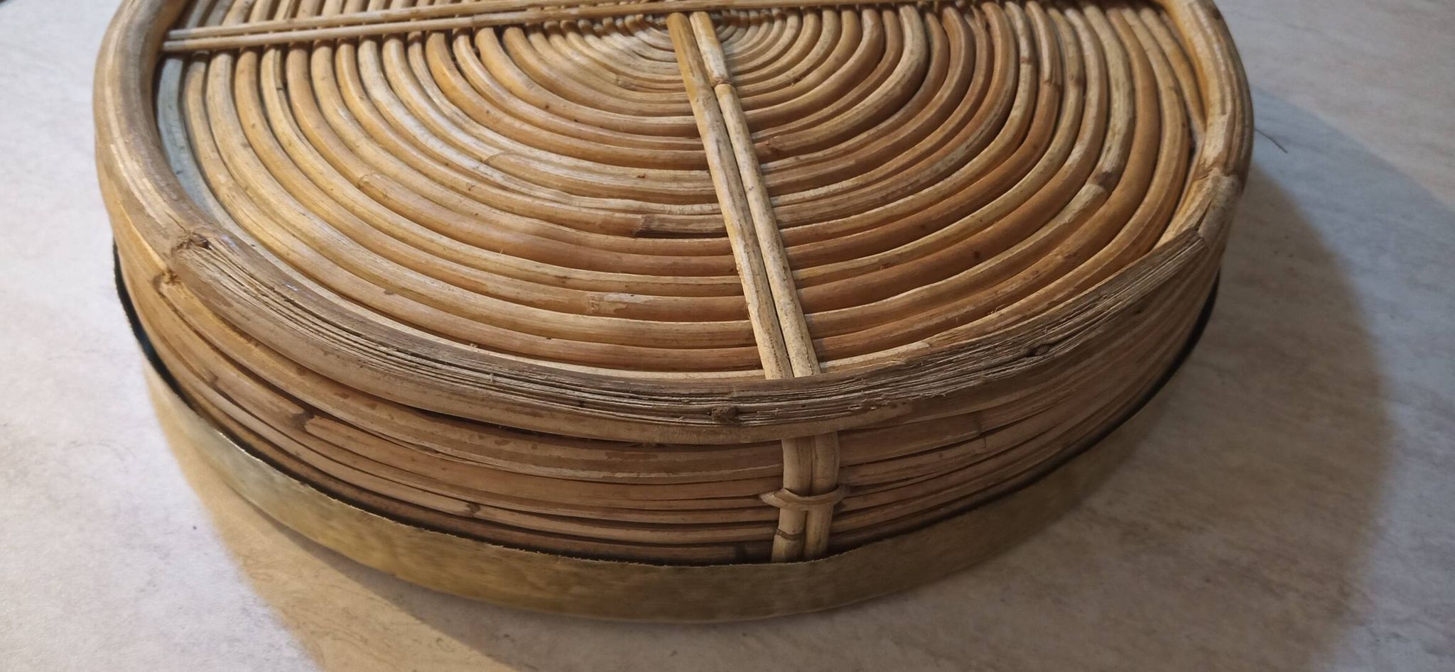 Bauhaus rattan tray with gilded brass edge, G. Crespi