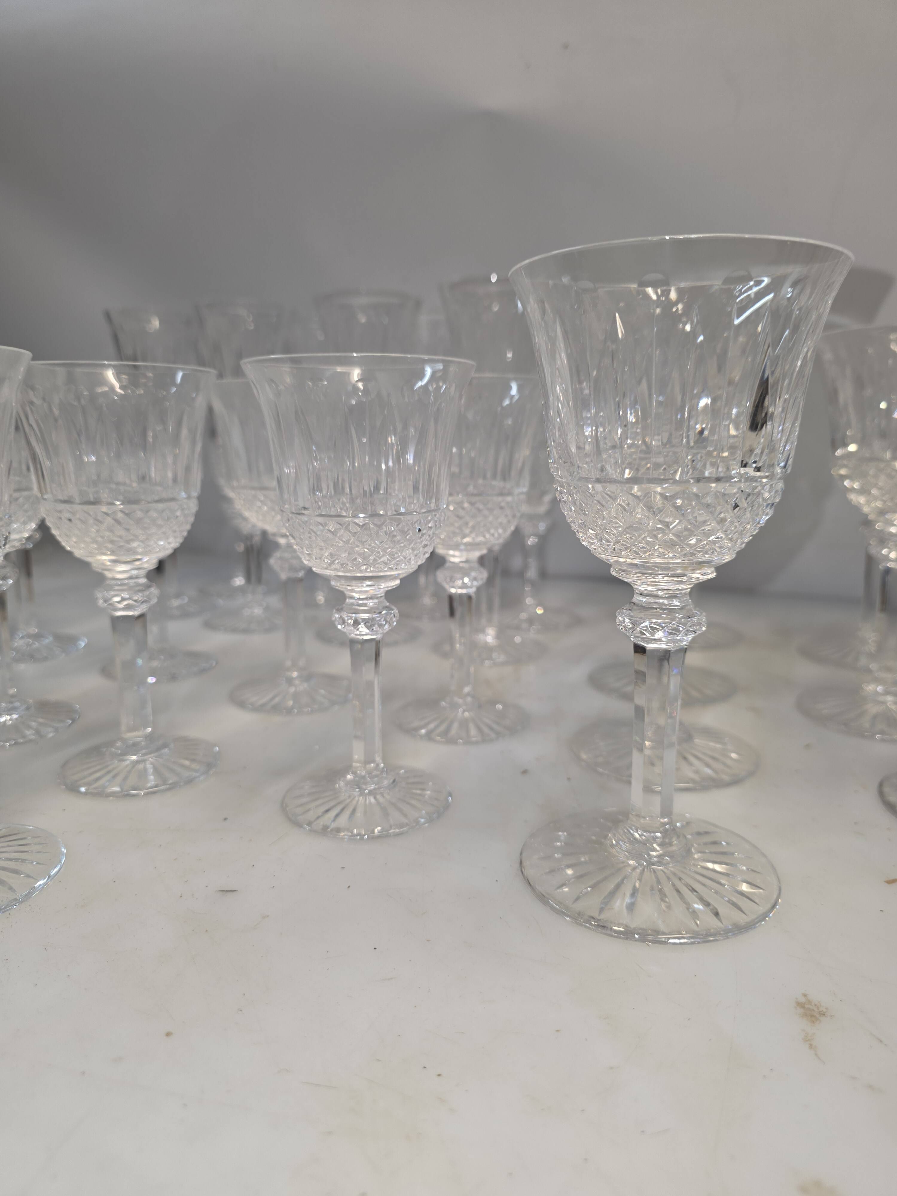 Service de 27 verres en cristal de Saint-Louis — Modèle Trianon