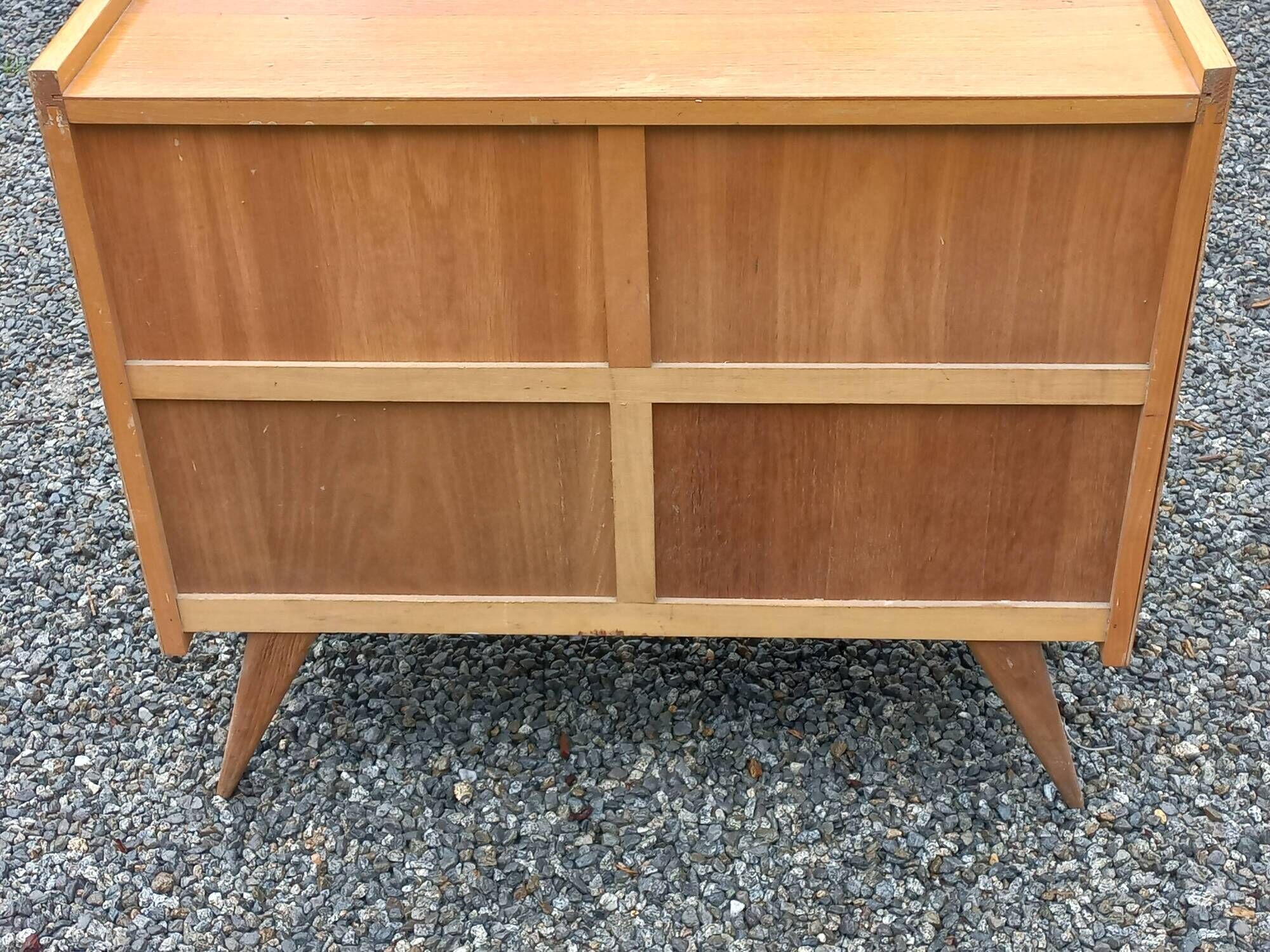 Vintage chest of drawers in light oak and rattan with tapered legs, 3 drawers from the 1950s.