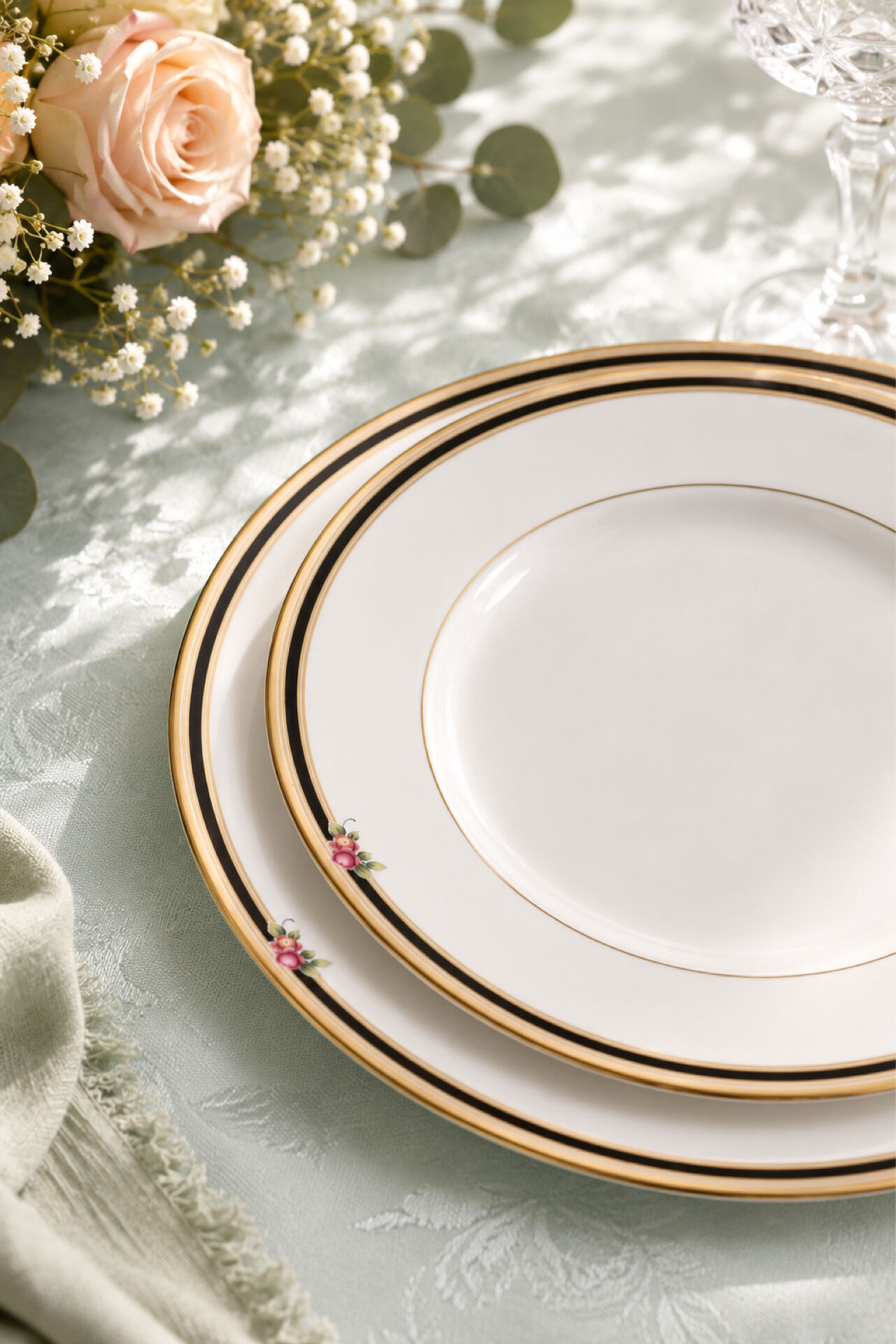 Wedgwood Clio – Set of 2 fine Bone China plates – Ang