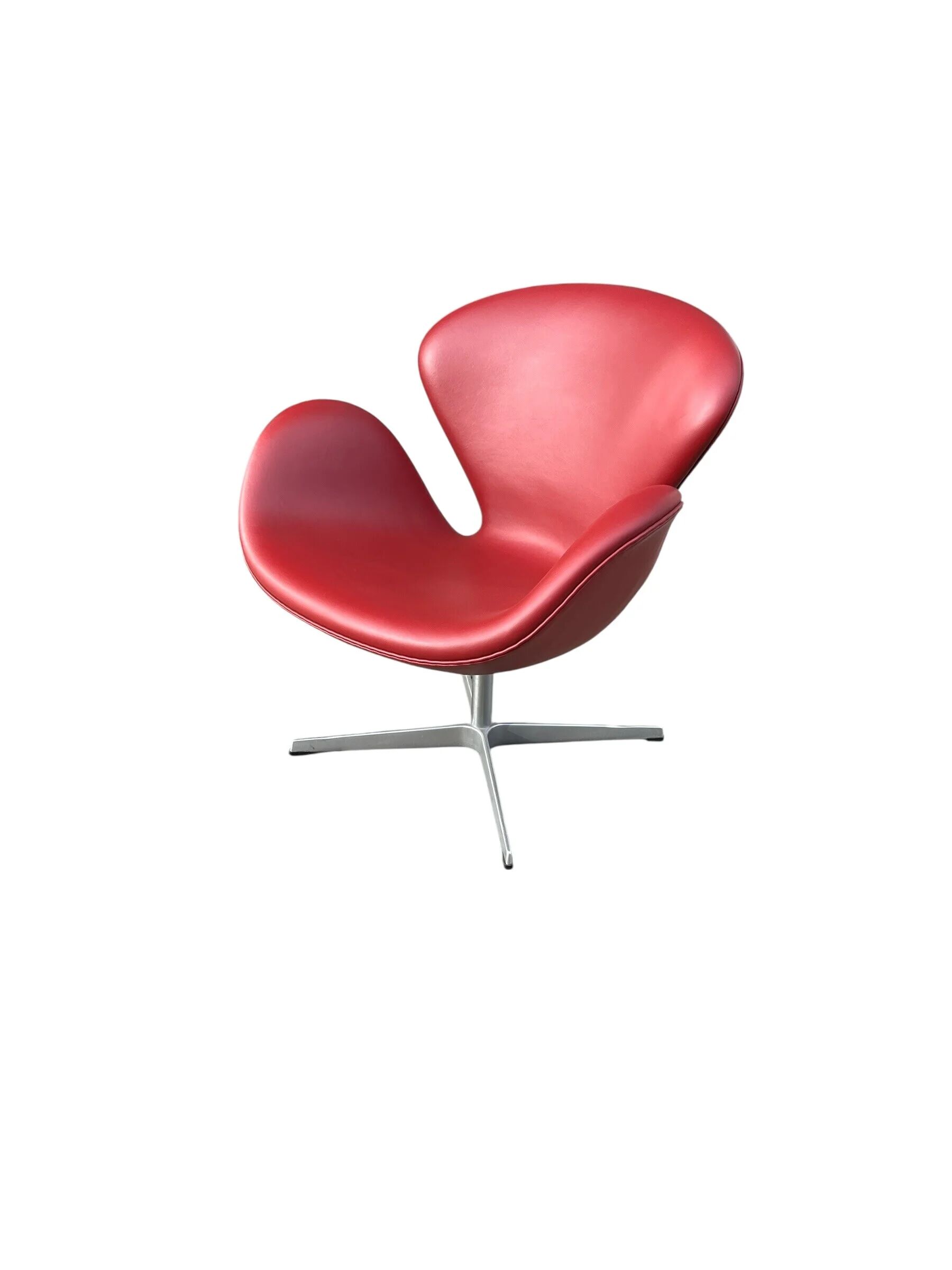 Swan chair by Arne Jacobsen for Fritz Hansen in Indian red leather