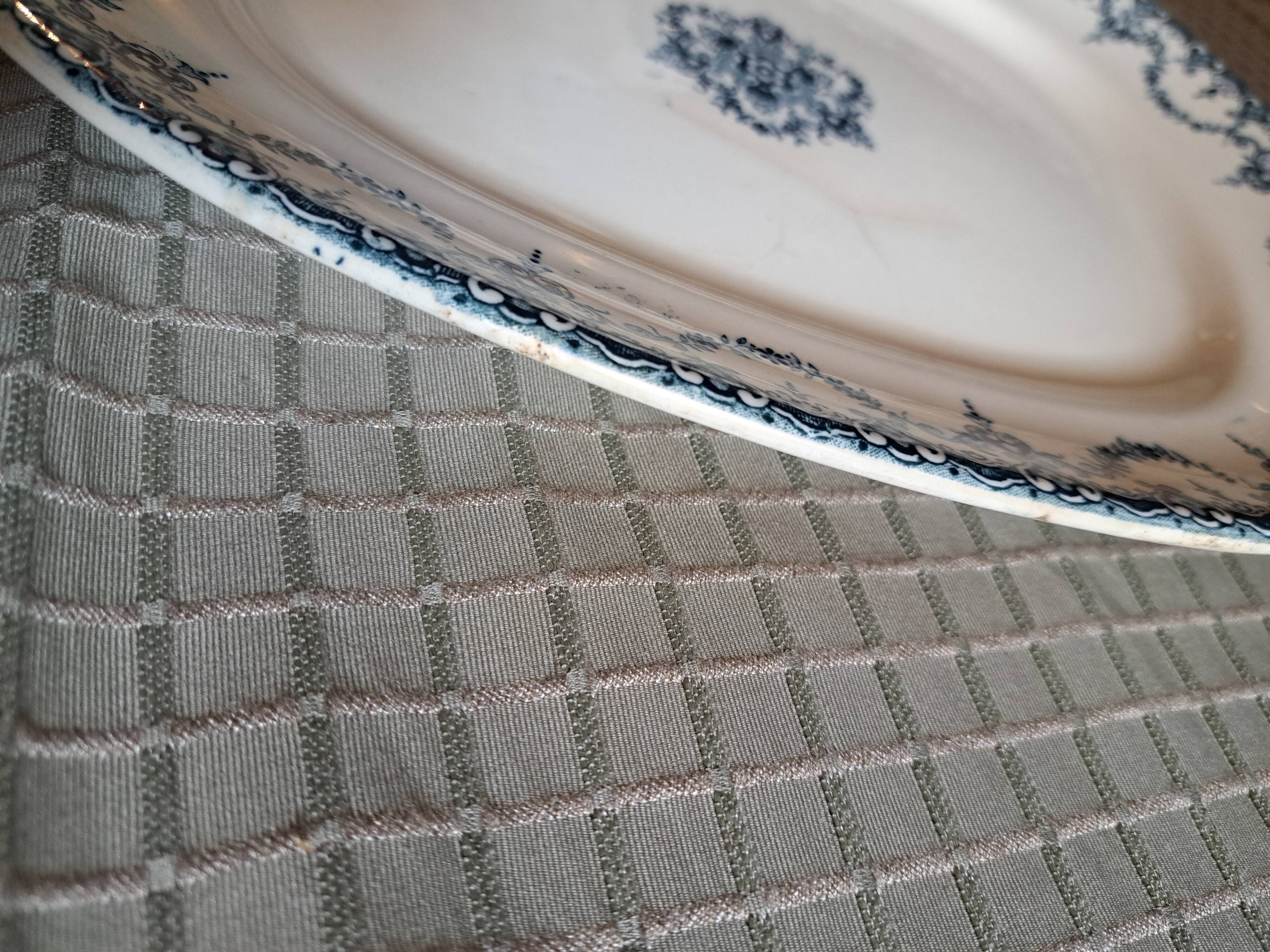 Rectangular iron earth dish French English Company