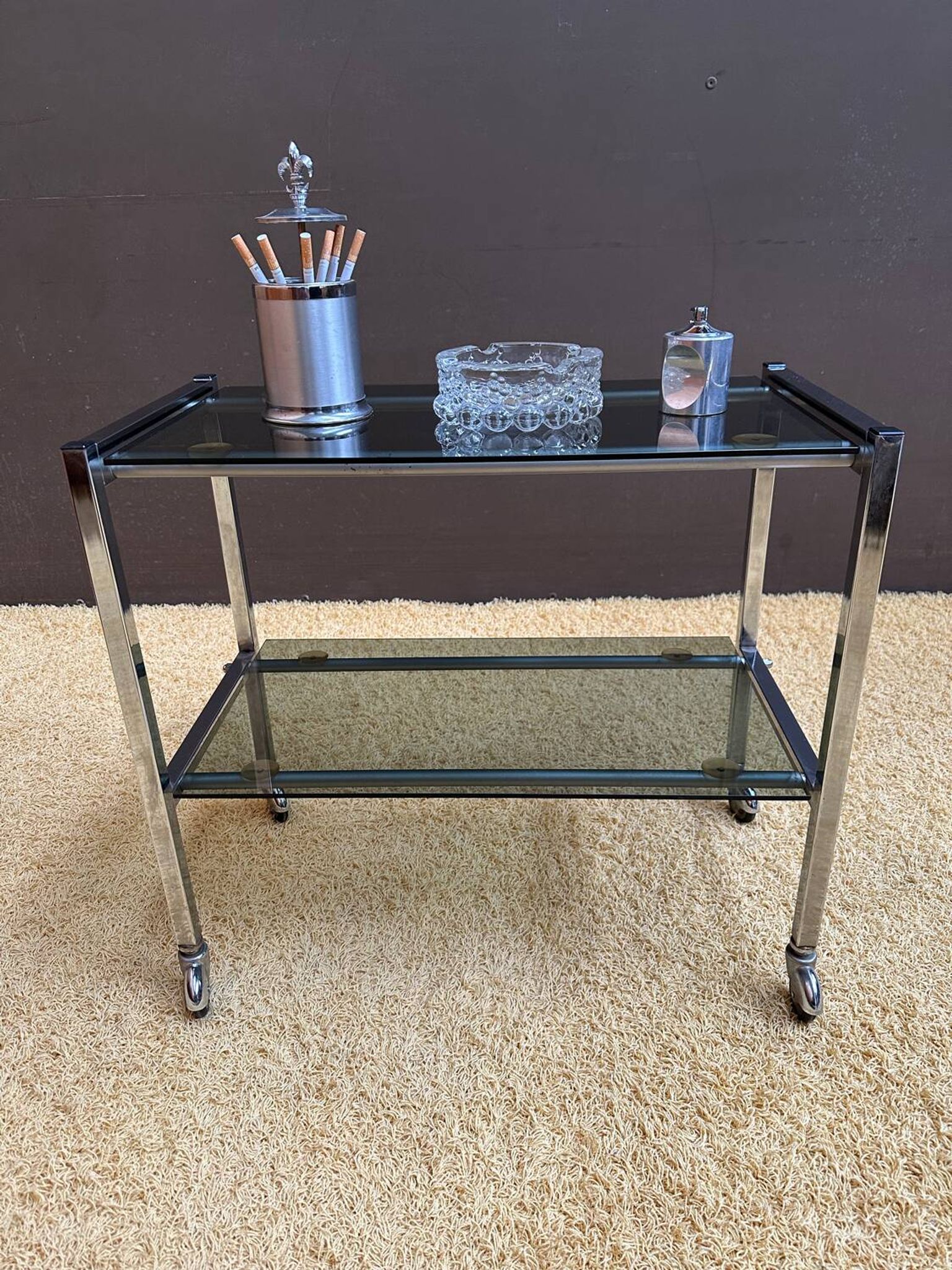 Desserte en métal et verre fumé