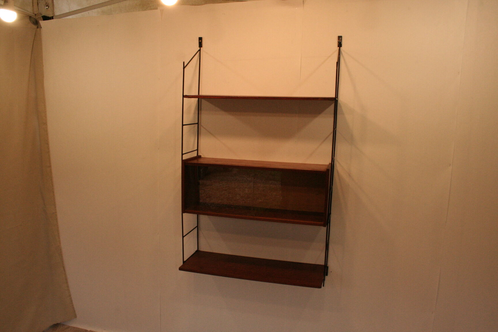 Wall shelf