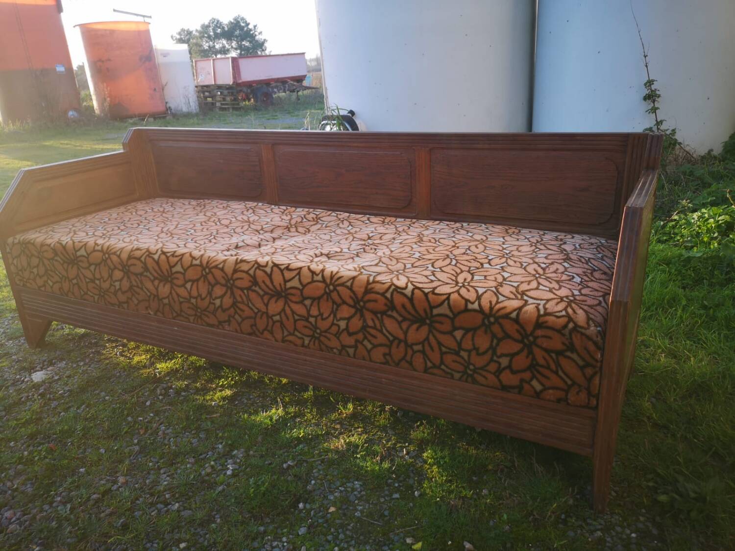 Art Deco banquette in its original condition.